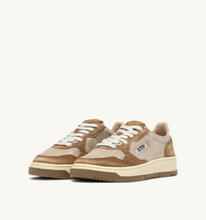 Medalist Low- Laminated Suede/ Suede Platinum/ Beige Sugar