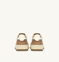 Medalist Low- Laminated Suede/ Suede Platinum/ Beige Sugar