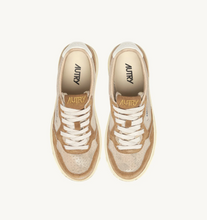 Medalist Low- Laminated Suede/ Suede Platinum/ Beige Sugar