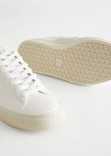 Campo- Extra White Natural Suede