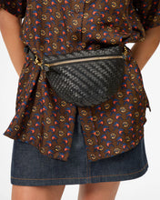 Petit Woven Fanny- Black Zig Zag