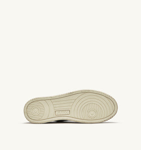 Medalist Low Super Vintage- White/ Black/ Silver