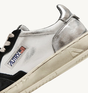 Medalist Low Super Vintage- White/ Black/ Silver