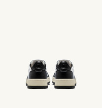 Medalist Low- White/ Black