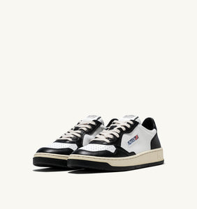 Medalist Low- White/ Black