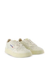 Medalist Low- Leather/ Hol Cream