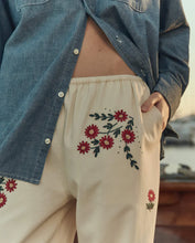 The Easy Pant- Natural Field Floral