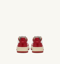 Medalist Low- White/ Red