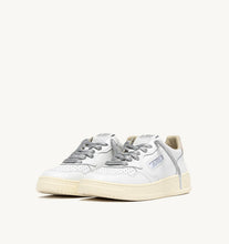Medalist Low-  Leather Swoll/ White Silver
