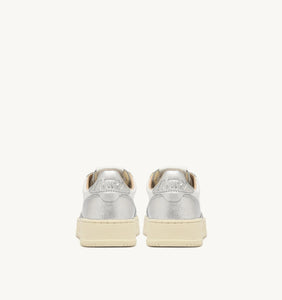 Medalist Low- White/ Silver