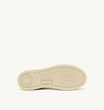 Medalist Low- White/ Silver