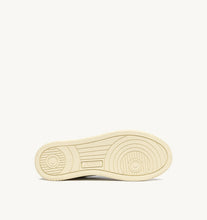 Medalist Low-  Leather Swoll/ White Silver