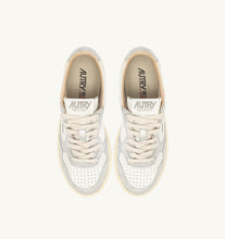 Medalist Low- White/ Silver
