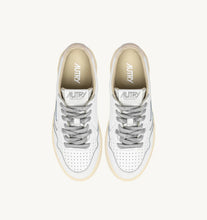 Medalist Low-  Leather Swoll/ White Silver