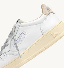 Medalist Low-  Leather Swoll/ White Silver