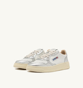 Medalist Low- White/ Silver