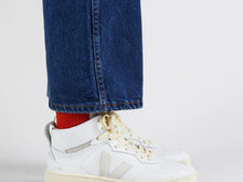 V-95- Ex White/ Natural