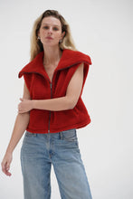 Baylor Sherpa Vest- Cayenne